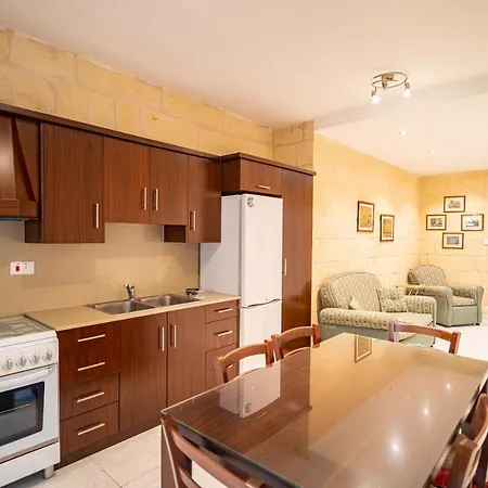 Bedsits In A Female Only Hostel Ghajn il-Kbira (Gozo)