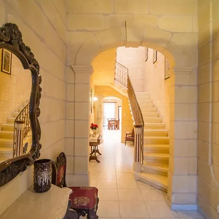 Hostel Bedsits In A Female Only Ghajn il-Kbira (Gozo)
