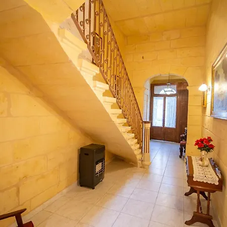 Bedsits In A Female Only * Ghajn il-Kbira (Gozo)