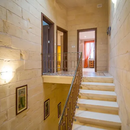 Bedsits In A Female Only * Ghajn il-Kbira (Gozo)
